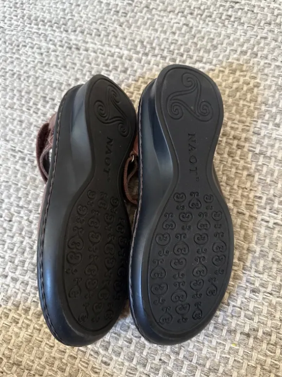 Ballerina Naot 36 NEU