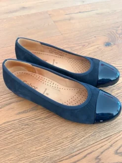 Ballerinas Gr. 6 39 Dunkelblau mit Lackkappe Schwarz Pumps