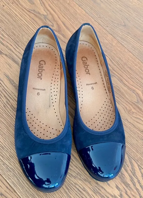 Ballerinas Gr. 6 39 Dunkelblau mit Lackkappe Schwarz Pumps