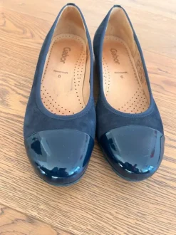 Ballerinas Gr. 6 39 Dunkelblau mit Lackkappe Schwarz Pumps