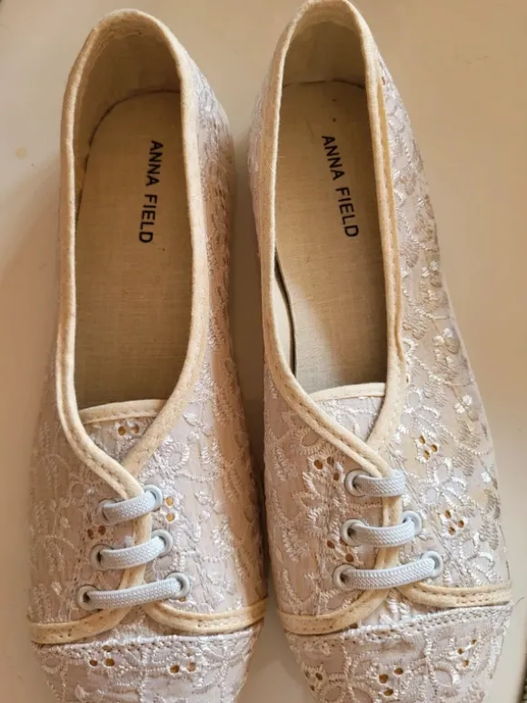 Ballerinas in Beige/Weiß/Creme – Anna Field, Gr. 39, neu