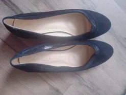Ballerinas mit Keilabsatz und Pailletten