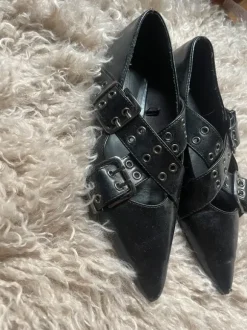 Ballerinas mit Ösen