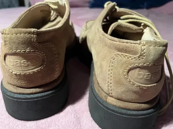 Base London Vintage 90s Suede Derby – Chunky – Made in Italy – Gr. 43 fällt wie 44 – Ungetragen