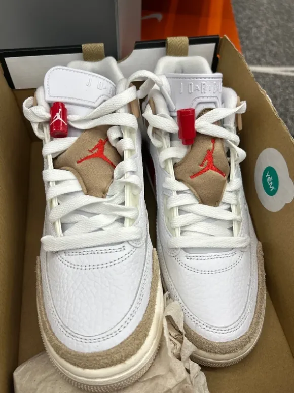 Basket Jordan spizike low(GS) neuve