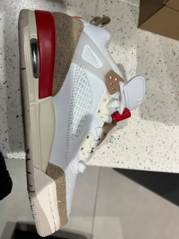 Basket Jordan spizike low(GS) neuve