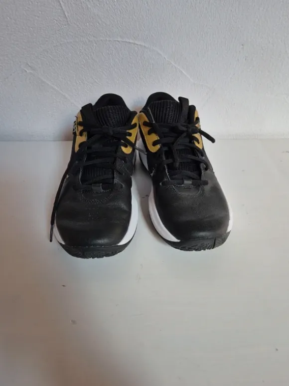 Basketball Schuhe Under Armour 39