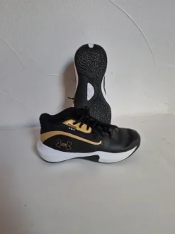Basketball Schuhe Under Armour 39