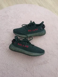 Baskets Yeezy 350 taille 39 Neuves Noir Gris