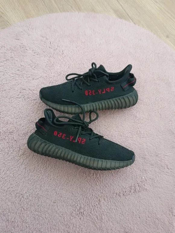 Baskets Yeezy 350 taille 39 Neuves Noir Gris