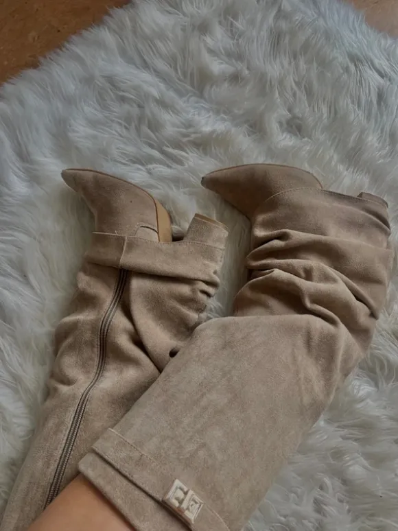 beige hohe boots