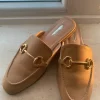 Beige instappers maat 37