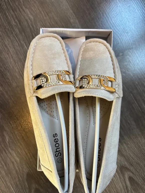beige loafers met gouden detail - nieuw!