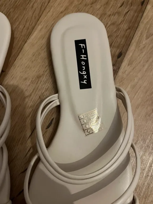beige Sandalen NEU