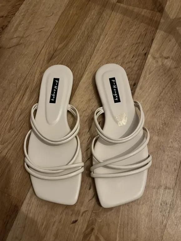 beige Sandalen NEU