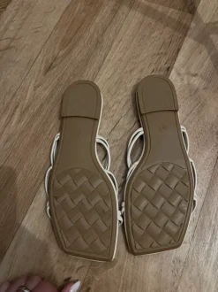 beige Sandalen NEU