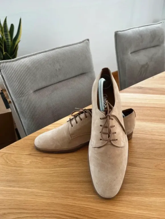 Beige Schnürschuhe aus Wildleder von Gabor