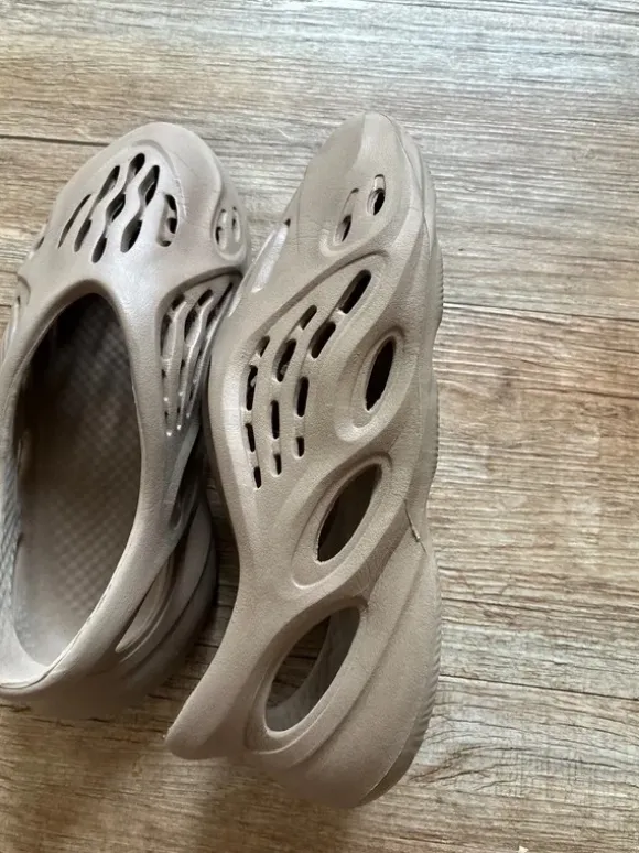 Beige Sommer-Bade Schuhe Gr 41
