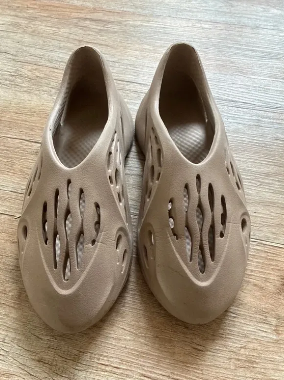 Beige Sommer-Bade Schuhe Gr 41