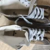 Bench Chucks Sneaker in Beige.
