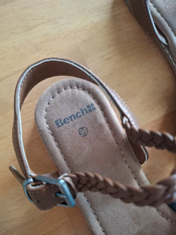 Bench Sandalen