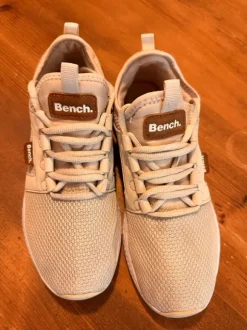 Bench Turnschuh
