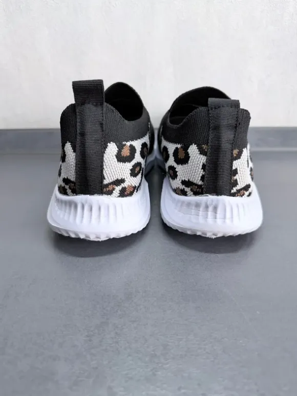 Bequeme Slipper Schwarz + Leo Muster Gr. 36