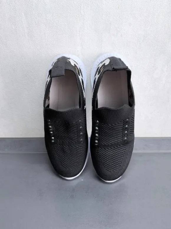 Bequeme Slipper Schwarz + Leo Muster Gr. 36