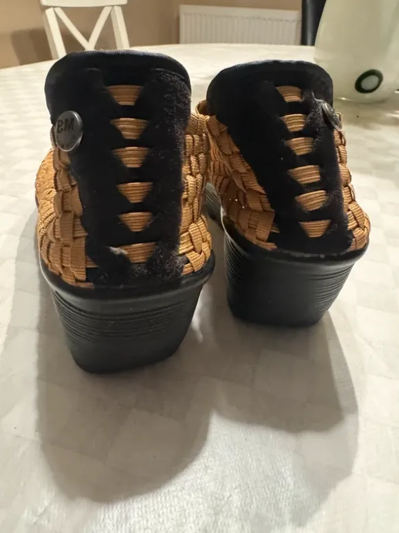 Bernie Mev Keilabsatz Sandalen / Slip-On Gr. 39 NEU Schrankauflösung