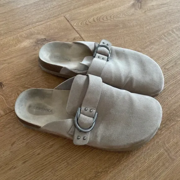Bershka Clogs Mules Schlappen Slipper beige Suede Gr. 39