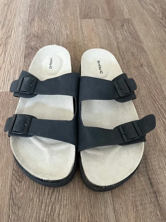 Bershka Slider / Sandalen | Schwarz | Gr. 42 – Komplett NEU!