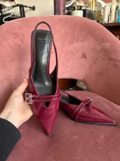 Bershka Slingback-Pumps / Kitten Heels in Weinrot (Lack-Optik)
