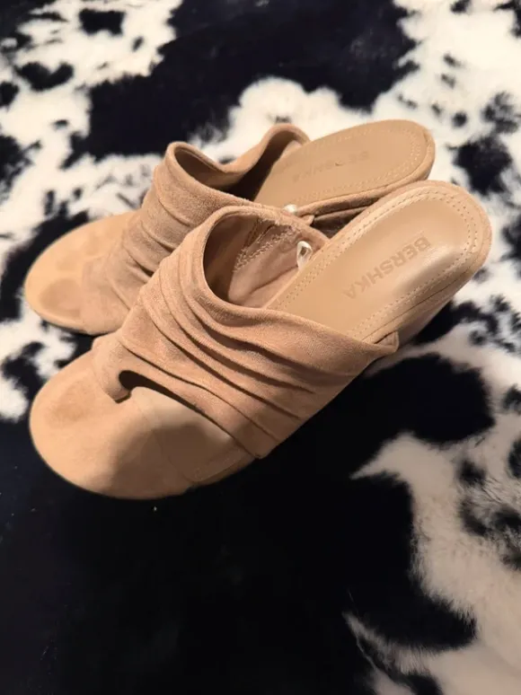 Bershka wedge heel 37 Creme beige