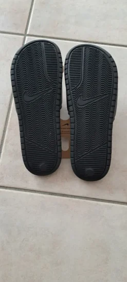Biete Nike Pantoletten zum Verkauf an