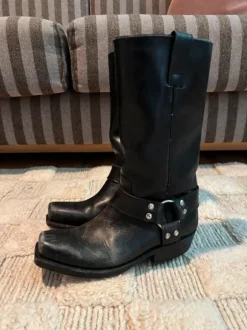 Biker boots