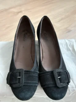 Black ballerinas with heels