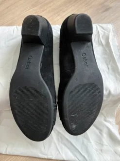 Black ballerinas with heels
