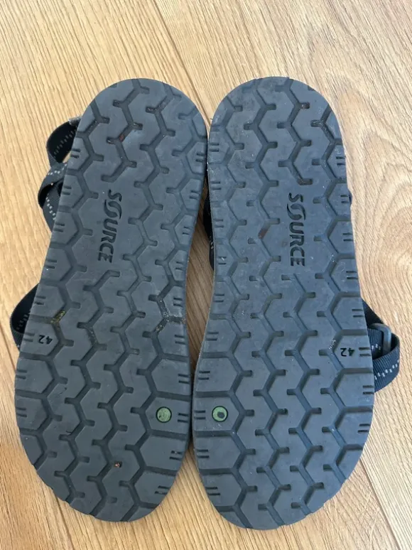 Black Source sandals size 42