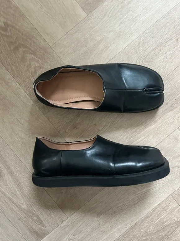 Black Tabi dupes