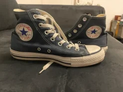 Blaue converse