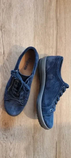 Blaue Halbschuhe