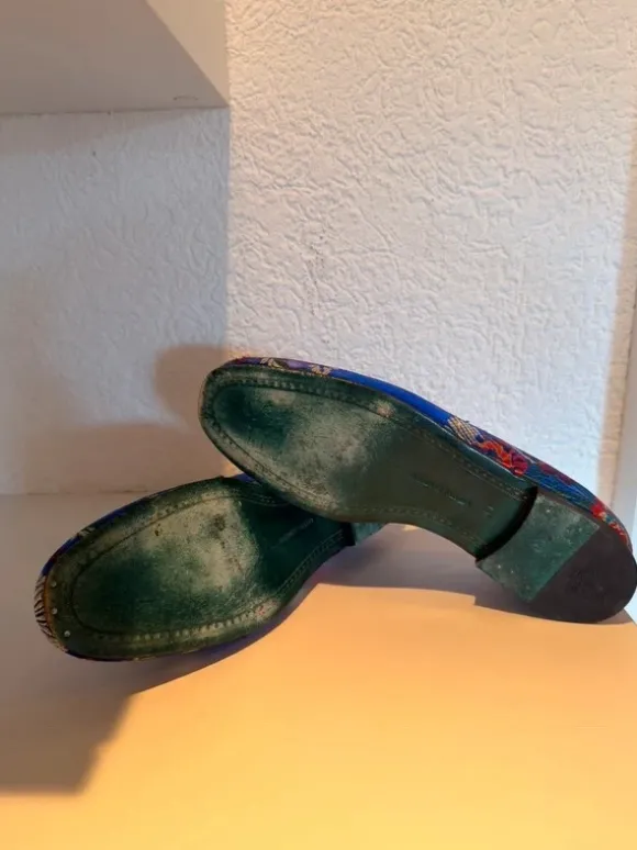 Blaue Loafer mit Muster