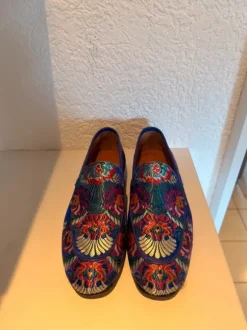 Blaue Loafer mit Muster