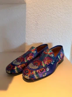 Blaue Loafer mit Muster