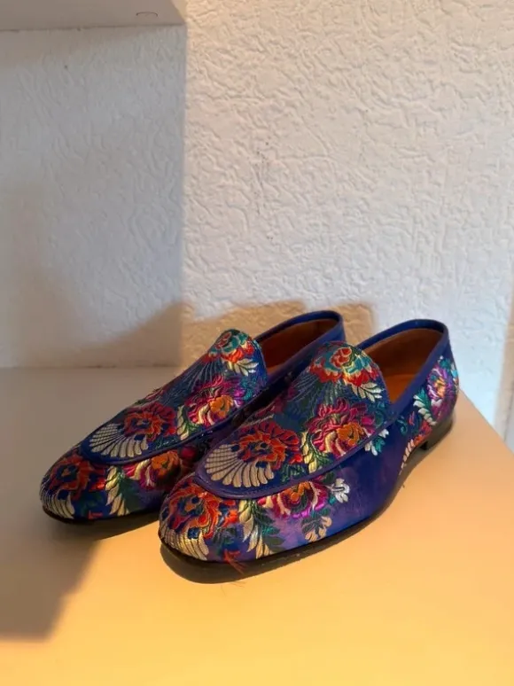 Blaue Loafer mit Muster