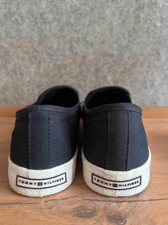 Blaue Slipper von Tommy Hilfiger