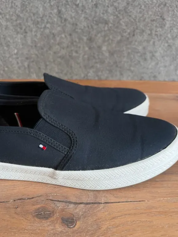 Blaue Slipper von Tommy Hilfiger