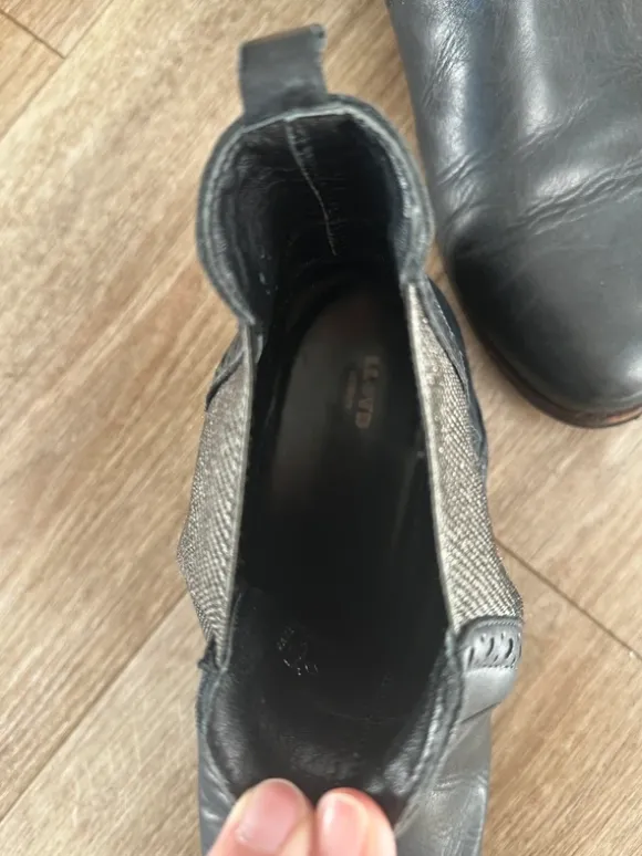 Blaue Stiefelette