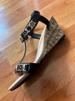 Boho Wedges / Keilsandaletten mit Strass & Blumen - Gold / Schwarz