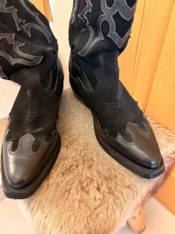 Bottes de cow-boy 🖤